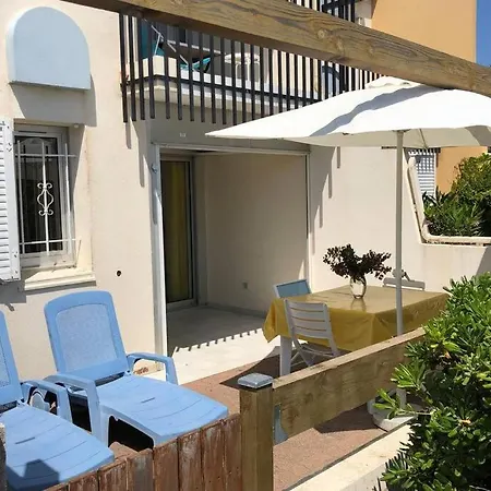 3 Pieces Avec Piscine Face A La *