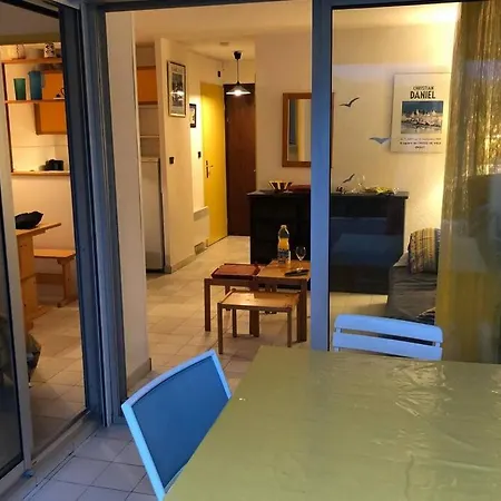 3 Pieces Avec Piscine Face A La