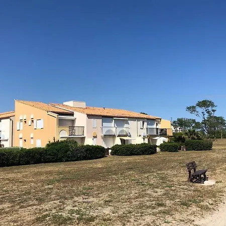 3 Pieces Avec Piscine Face A La Apartman