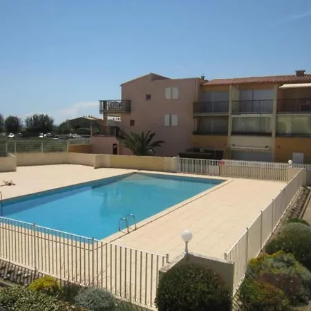 3 Pieces Avec Piscine Face A La Apartman