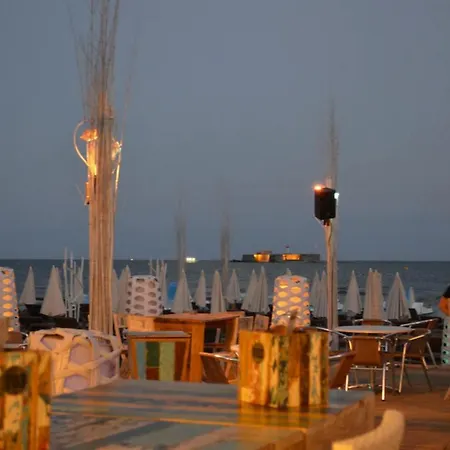 3 Pieces Avec Piscine Face A La Apartman Agde