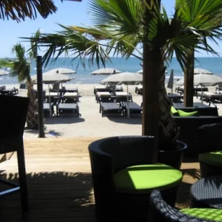 Apartman 3 Pieces Avec Piscine Face A La *