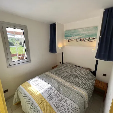 3 Pieces Avec Piscine Face A La Apartman *