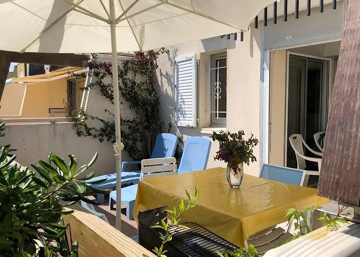 3 Pieces Avec Piscine Face A La