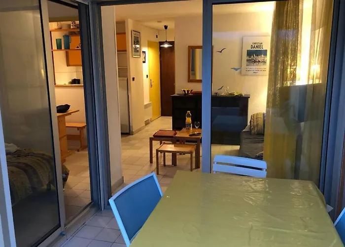 3 Pieces Avec Piscine Face A La