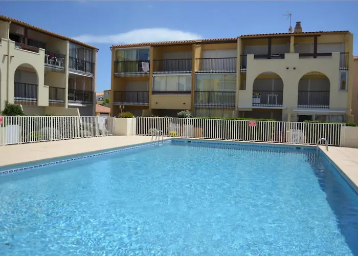 3 Pieces Avec Piscine Face A La *