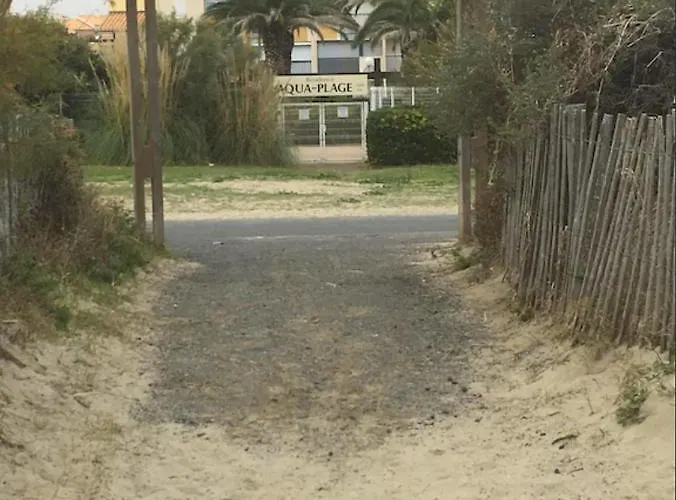 3 Pieces Avec Piscine Face A La