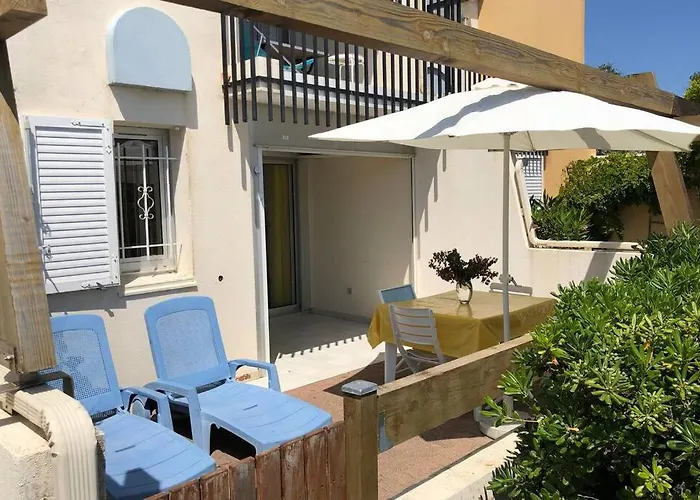 3 Pieces Avec Piscine Face A La *