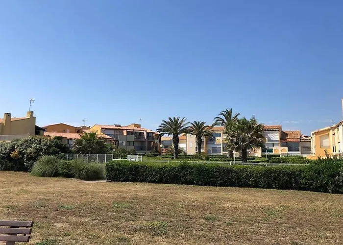 3 Pieces Avec Piscine Face A La *