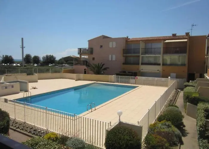 3 Pieces Avec Piscine Face A La Lejlighed