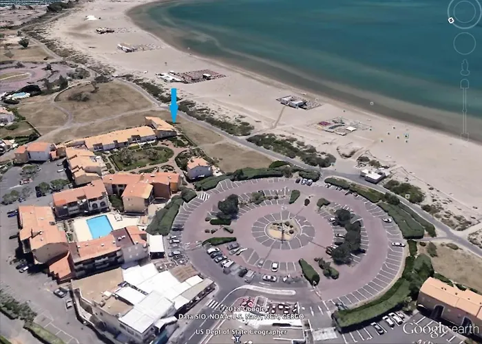 3 Pieces Avec Piscine Face A La Agde