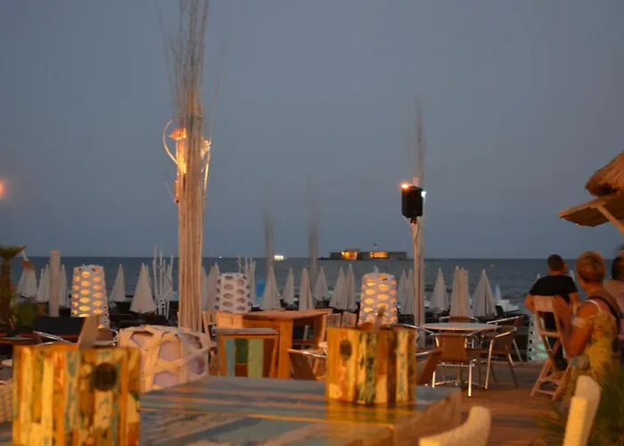 3 Pieces Avec Piscine Face A La Lejlighed Agde